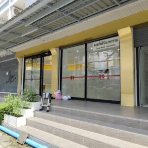 สติ๊กเกอร์ติดกระจกหน้าร้าน