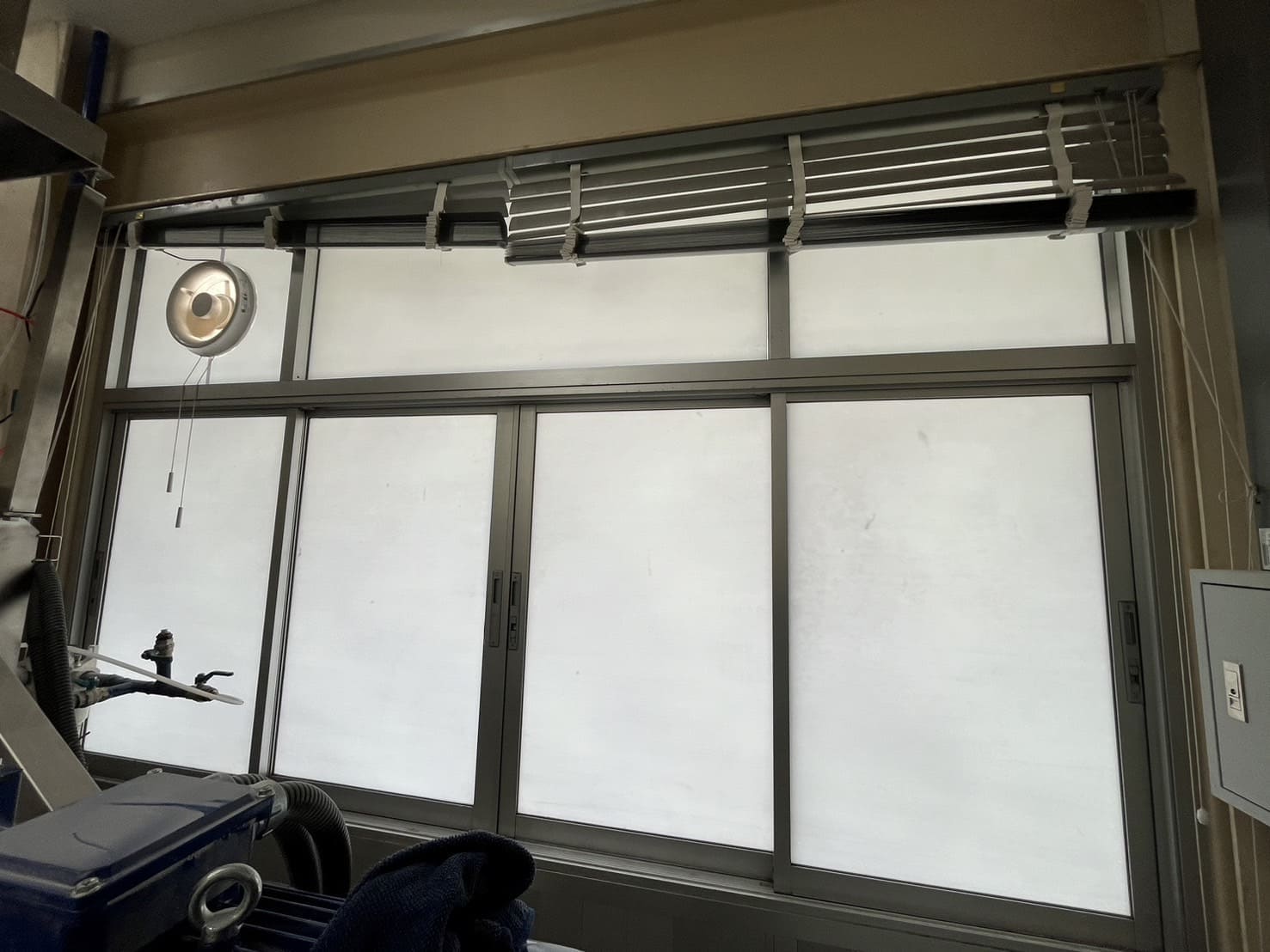 สติ๊กเกอร์ซีทรูสีขาว