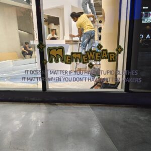 สติ๊กเกอร์ติดกระจกหน้าร้าน