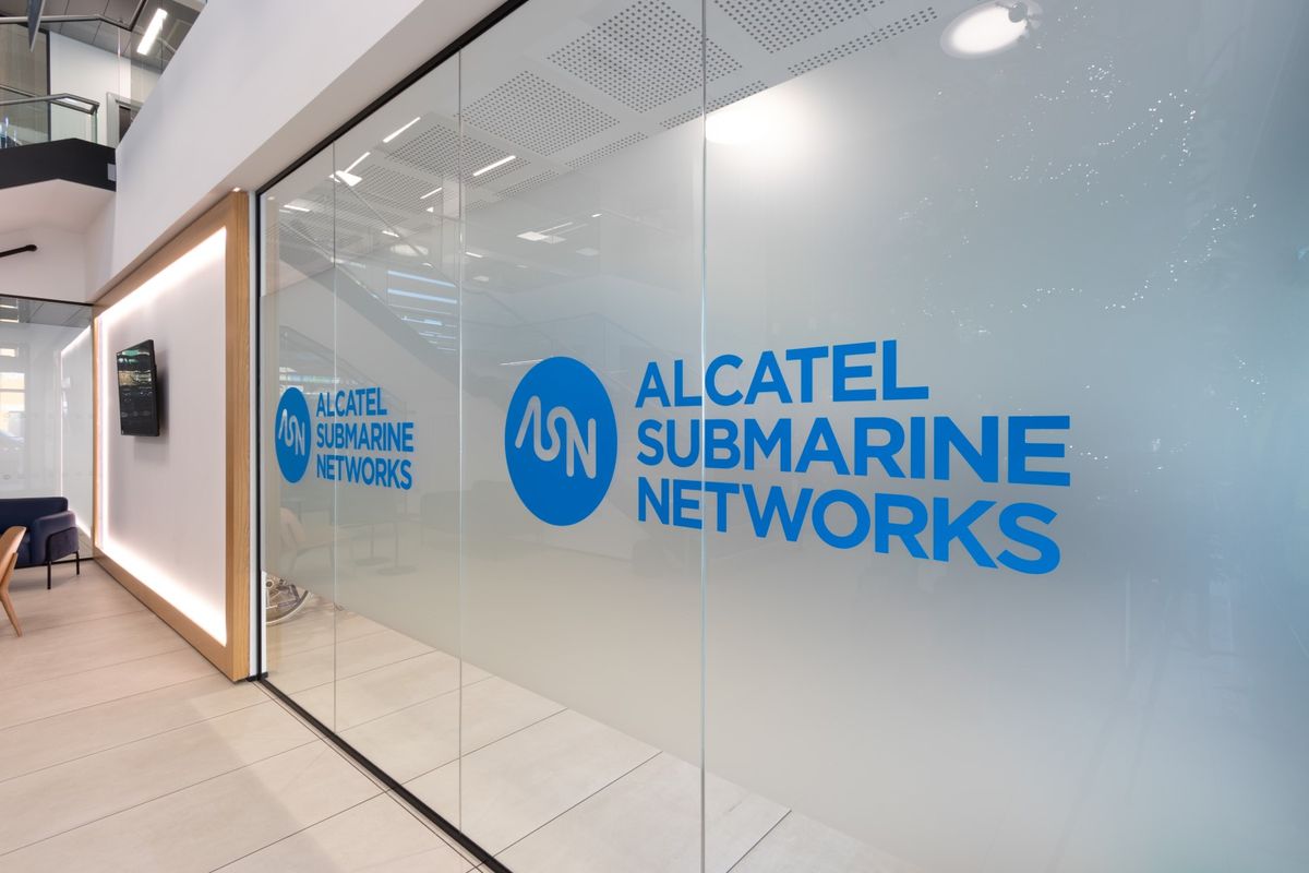 สติกเกอร์ติดกระจกฝ้า