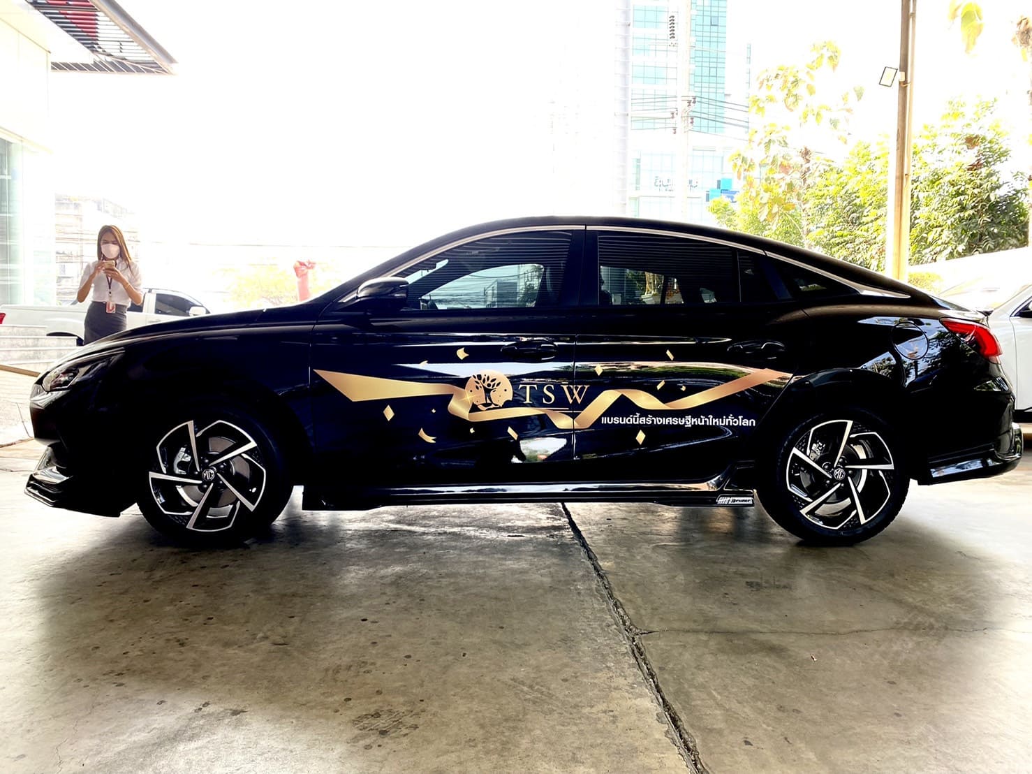 ชนิดของสติ๊กเกอร์ติดรถ