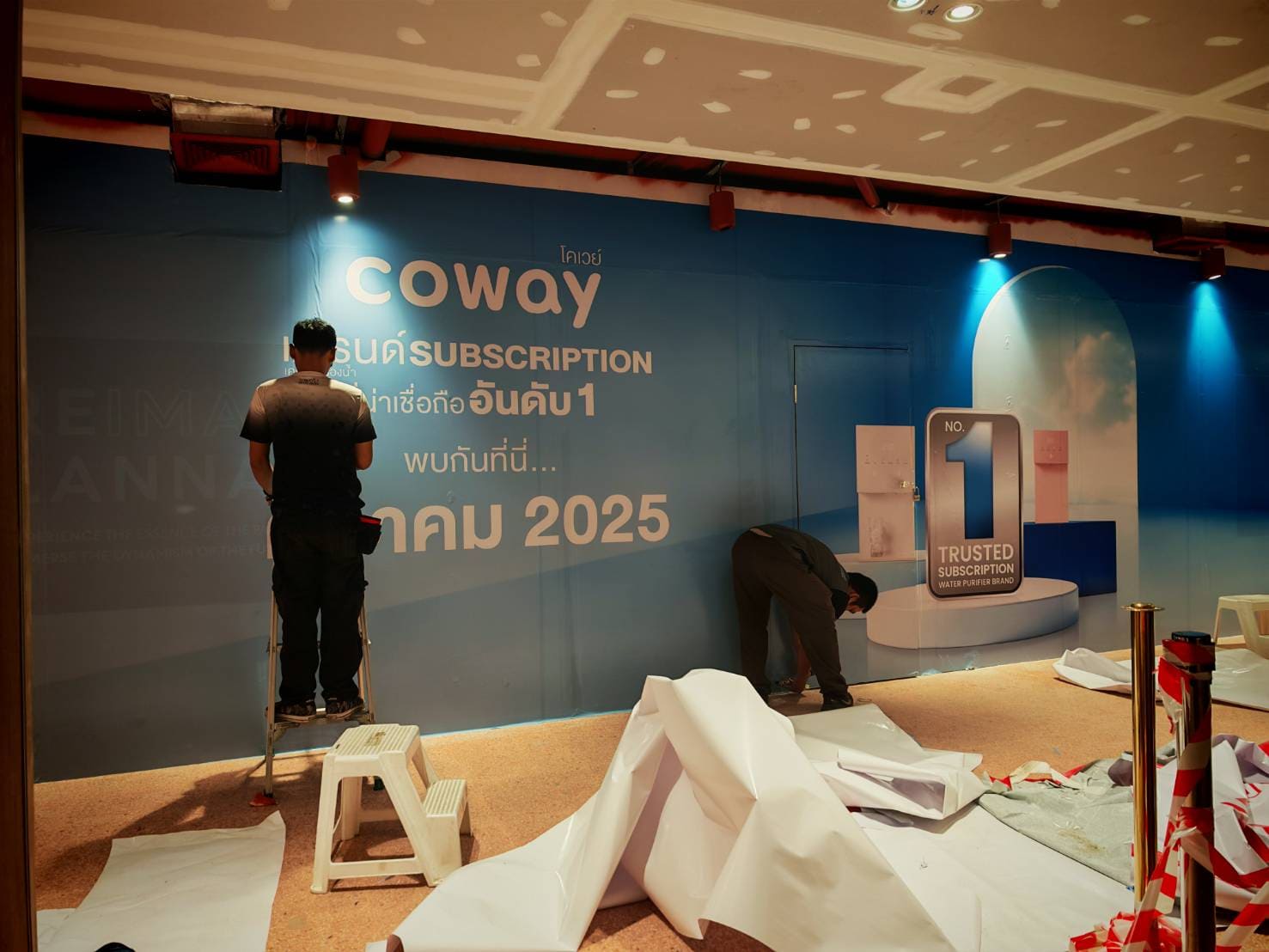 ช่างติดตั้ง Hoarding ในห้าง 24 ชม.