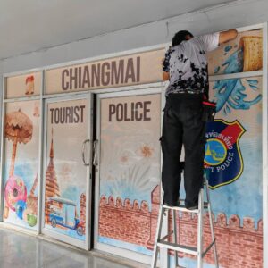 ช่างติดสติ๊กเกอร์ซีทรูพิมพ์ลาย