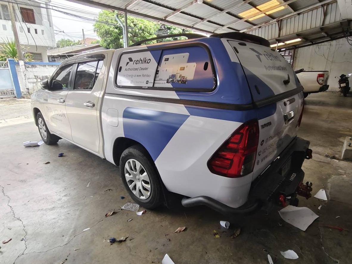 ติดตั้งสติ๊กเกอร์ซีทรูรถยนต์มืออาชีพ