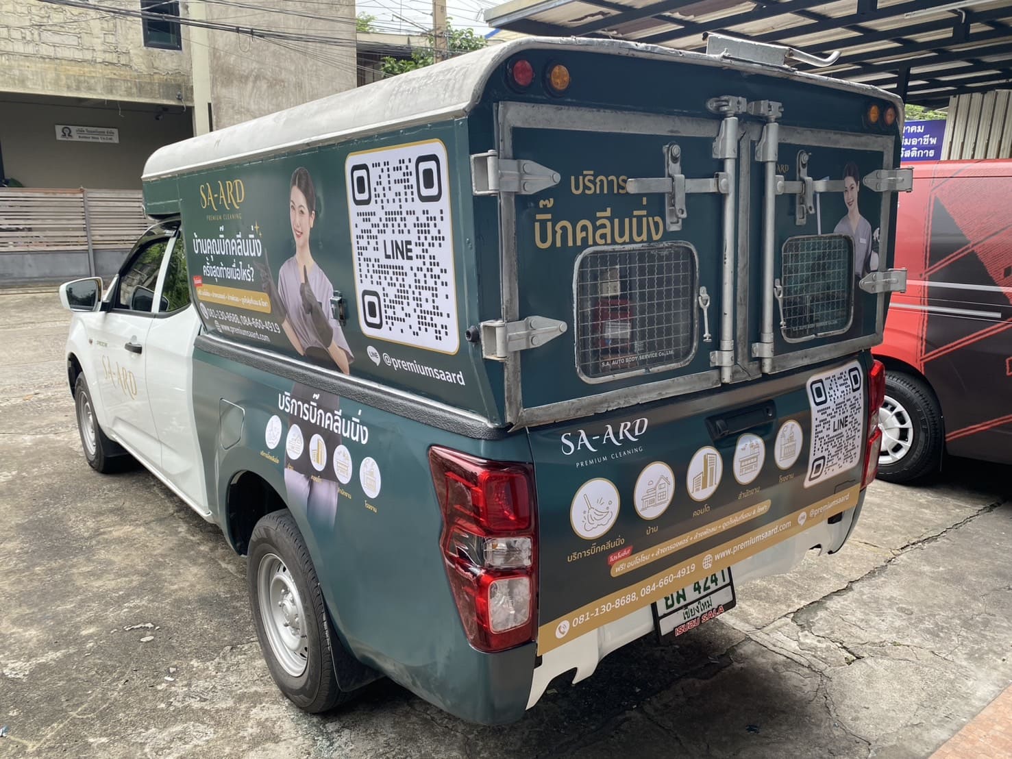 รับติดตั้งสติ๊กเกอร์รถตู้ทึบ