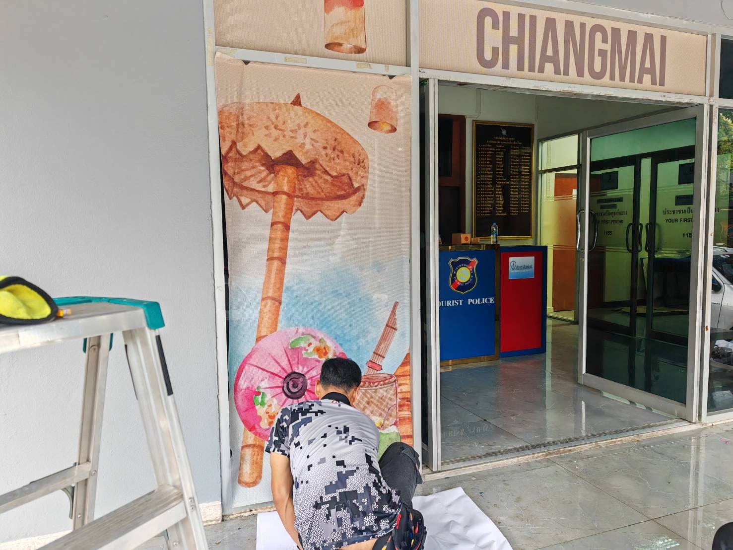 บริการติดสติ๊กเกอร์กระจกออฟฟิศ