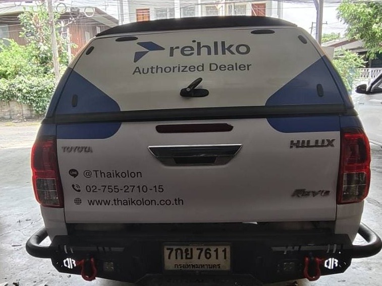 พิมพ์สติ๊กเกอร์ซีทรูติดกระจกรถ