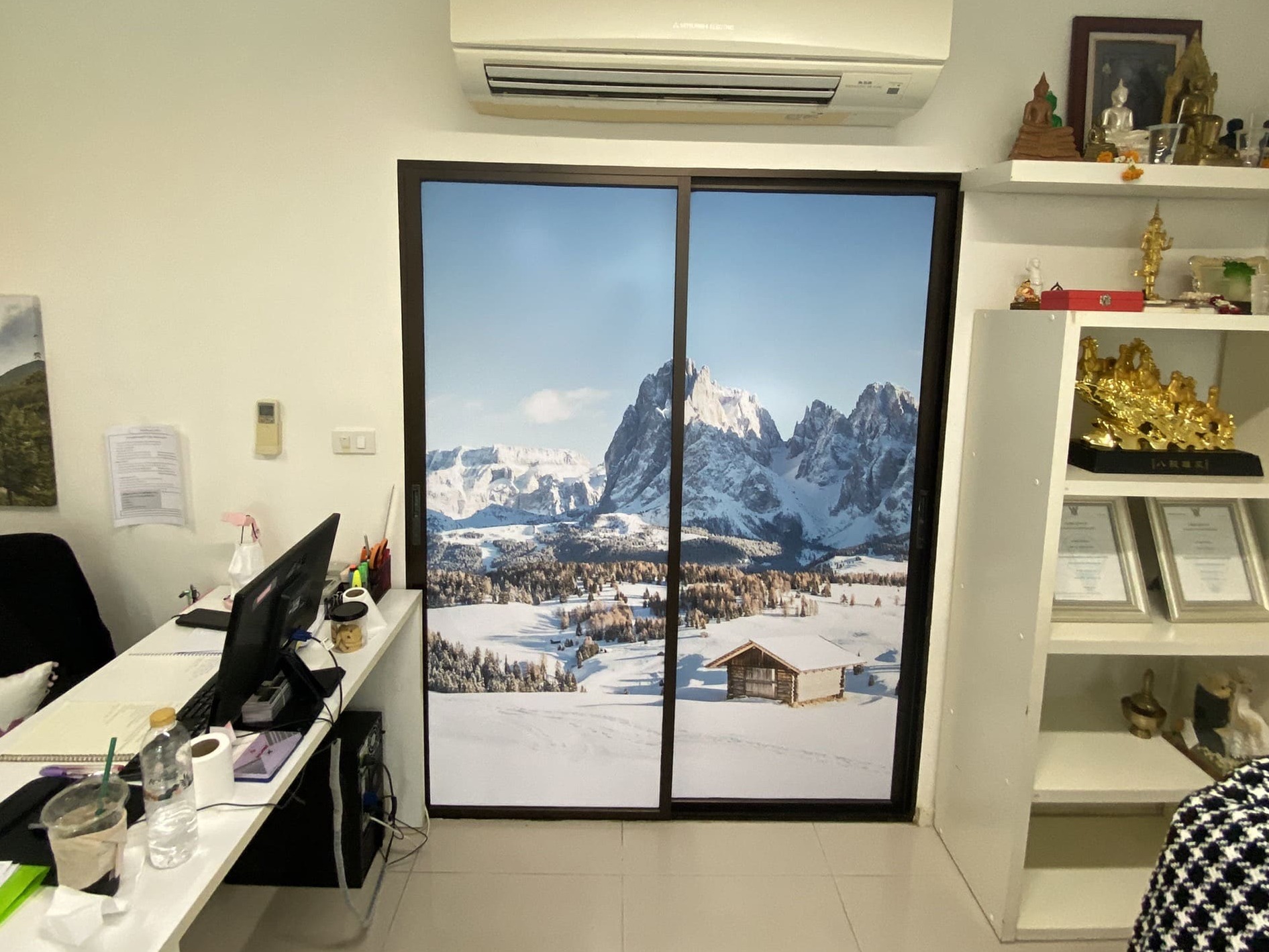 พิมพ์สติ๊กเกอร์ซีทรูติดกระจกออฟฟิศ