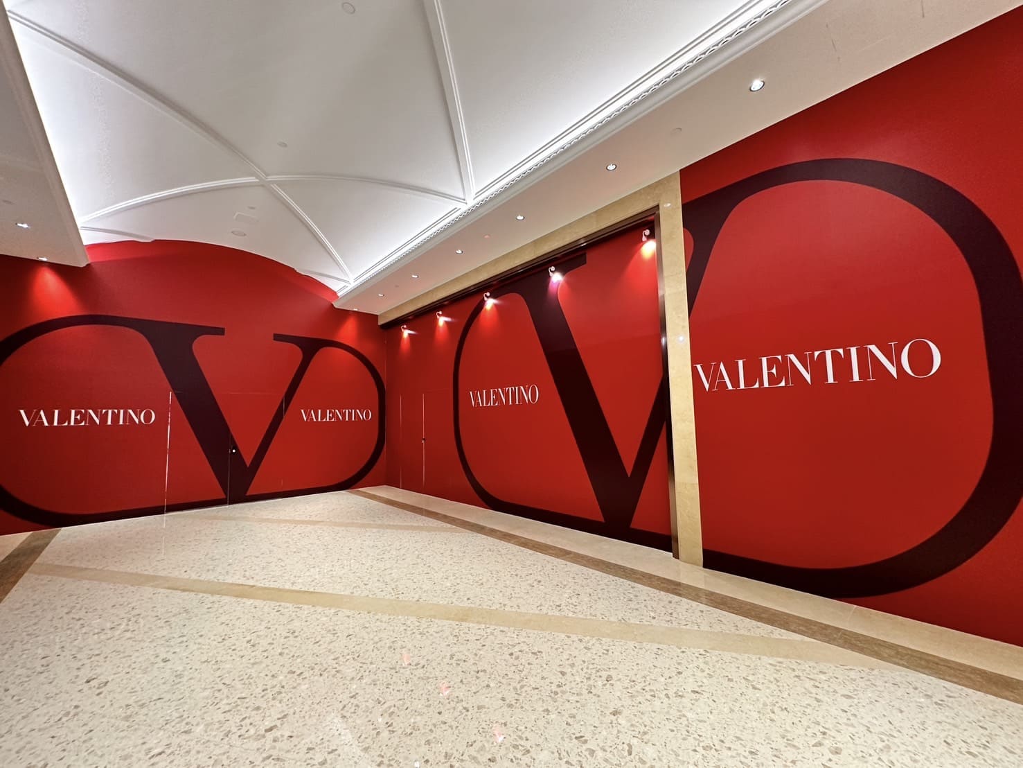 พิมพ์สติ๊กเกอร์ติดผนังภายใน ขนาดใหญ่