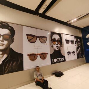 พิมพ์สติ๊กเกอร์ติดผนังโฆษณา