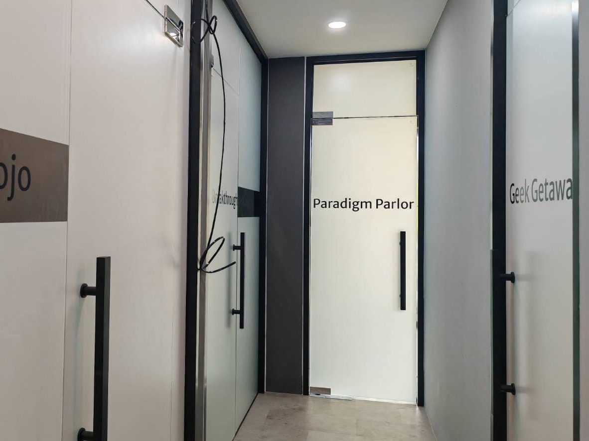 ฟิล์มฝ้าติดประตูกระจกออฟฟิศ