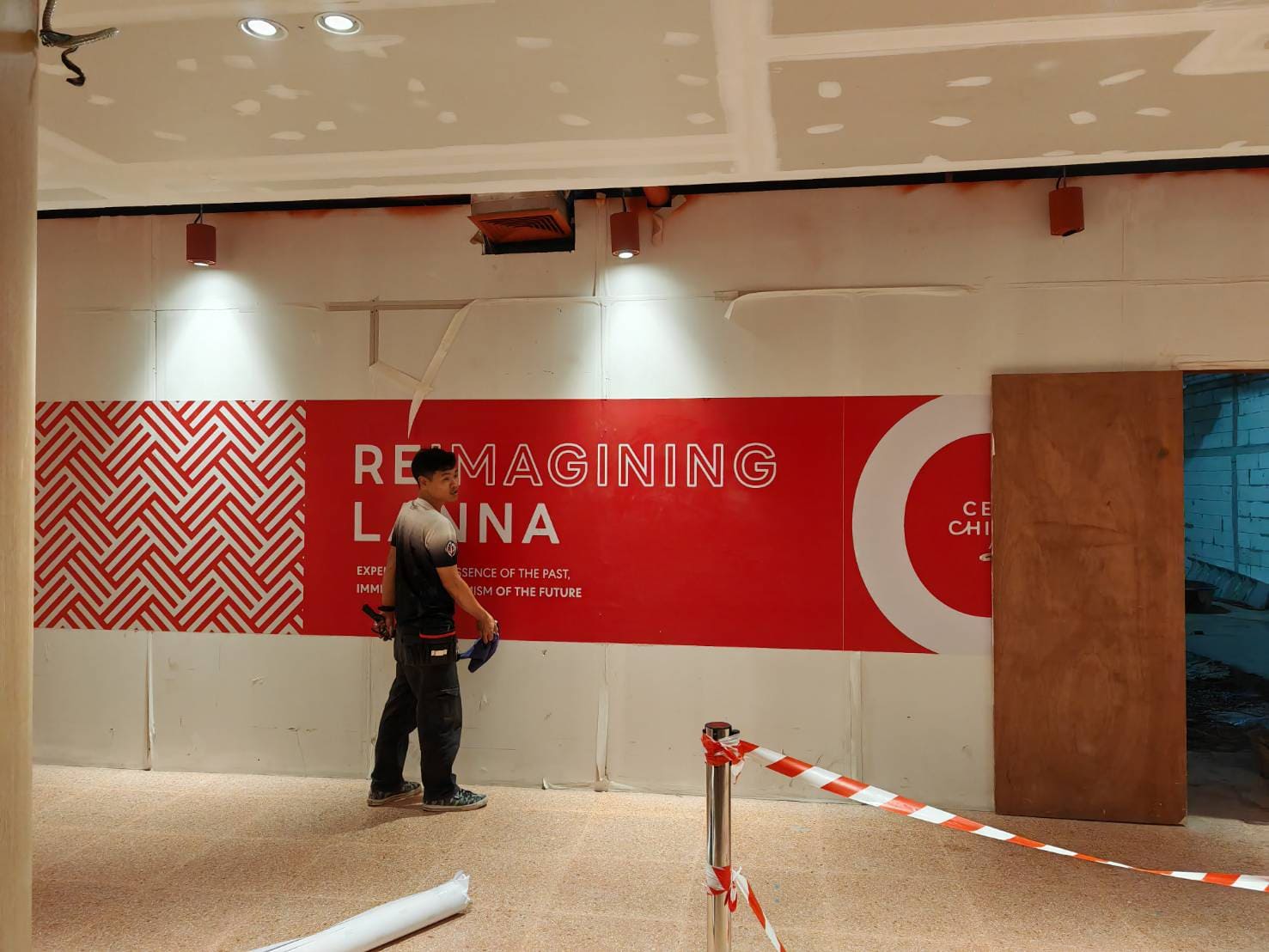 รับทำสติ๊กเกอร์ปิดปรับปรุงร้าน