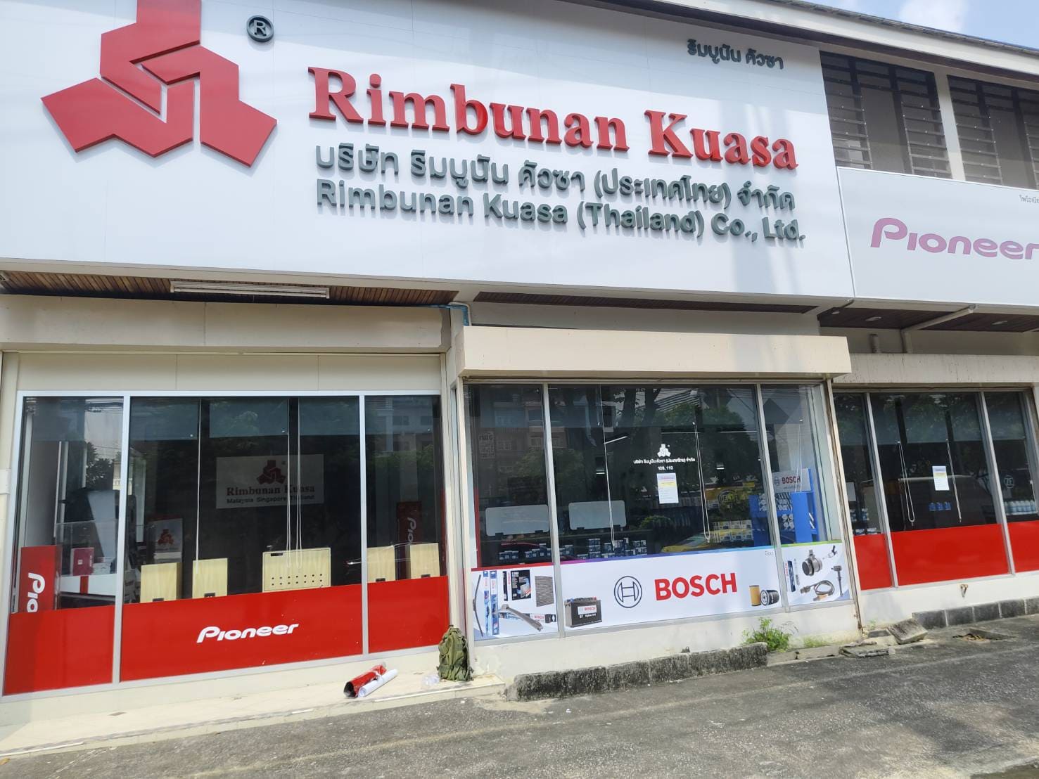 รับผลิตสติ๊กเกอร์ติดกระจกสำนักงาน