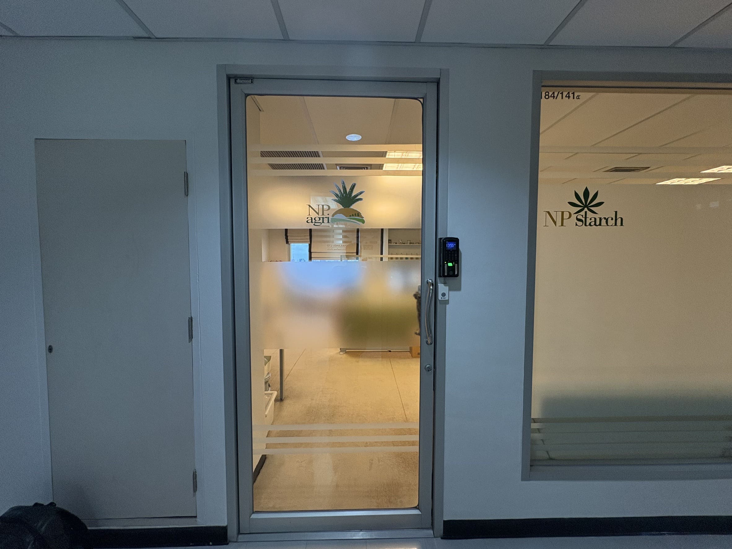 ร้านพิมพ์สติ๊กเกอร์ฝ้า ใกล้ฉัน