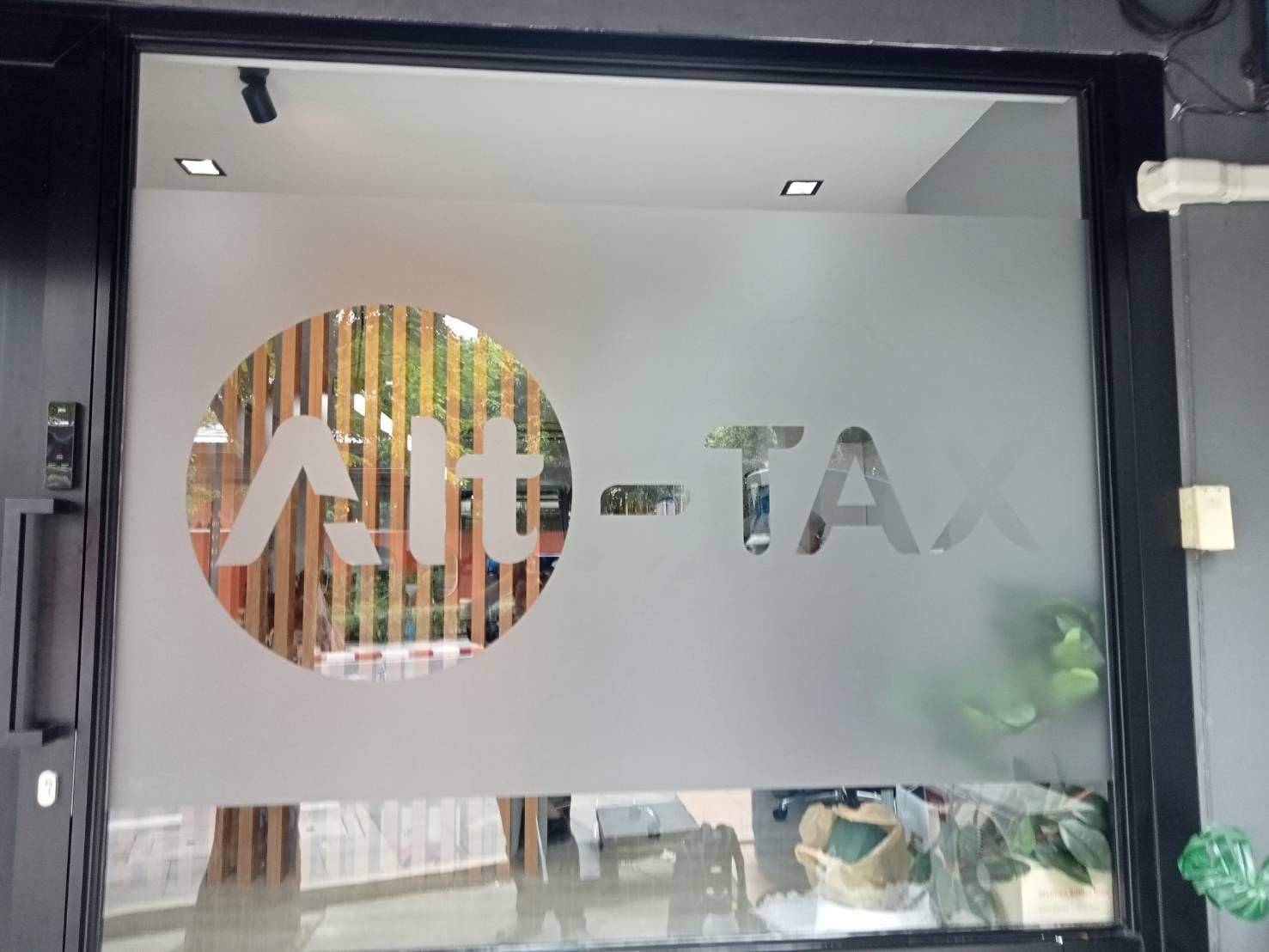 ร้านสติ๊กเกอร์ติดกระจกฝ้า