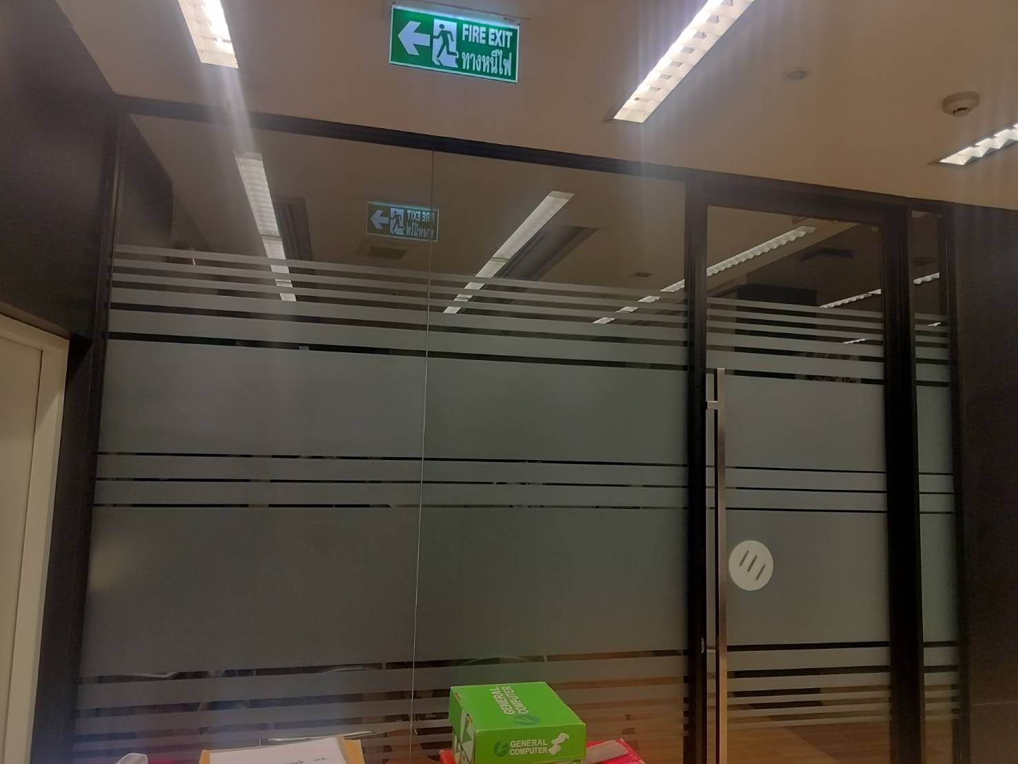 สติกเกอร์ฝ้าตกแต่งออฟฟิศ