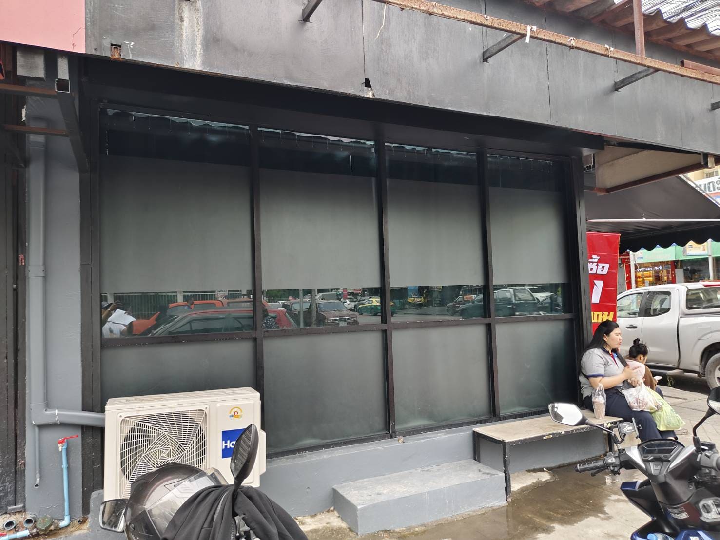 สติกเกอร์ติดกระจกฝ้า