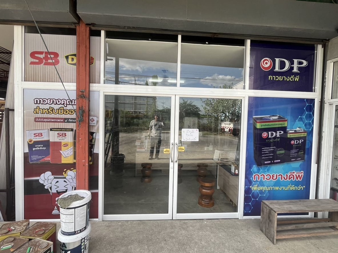 สติ๊กเกอร์ซีทรูติดกระจกสำนักงาน