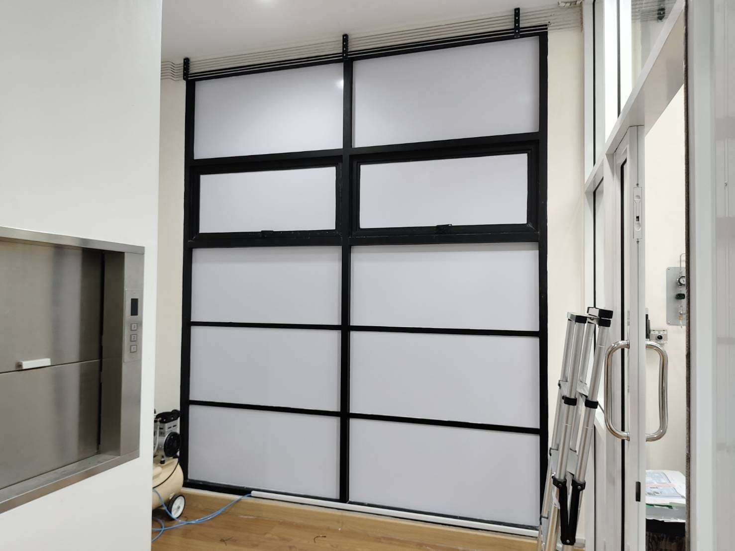 สติ๊กเกอร์ซีทรูสีขาว ราคาไม่แพง