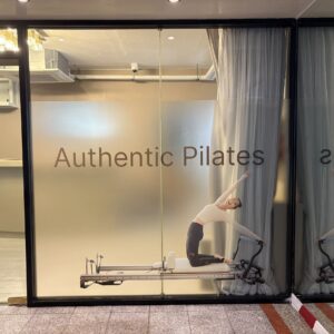 สติ๊กเกอร์ติดกระจกฝ้าตกแต่งร้าน