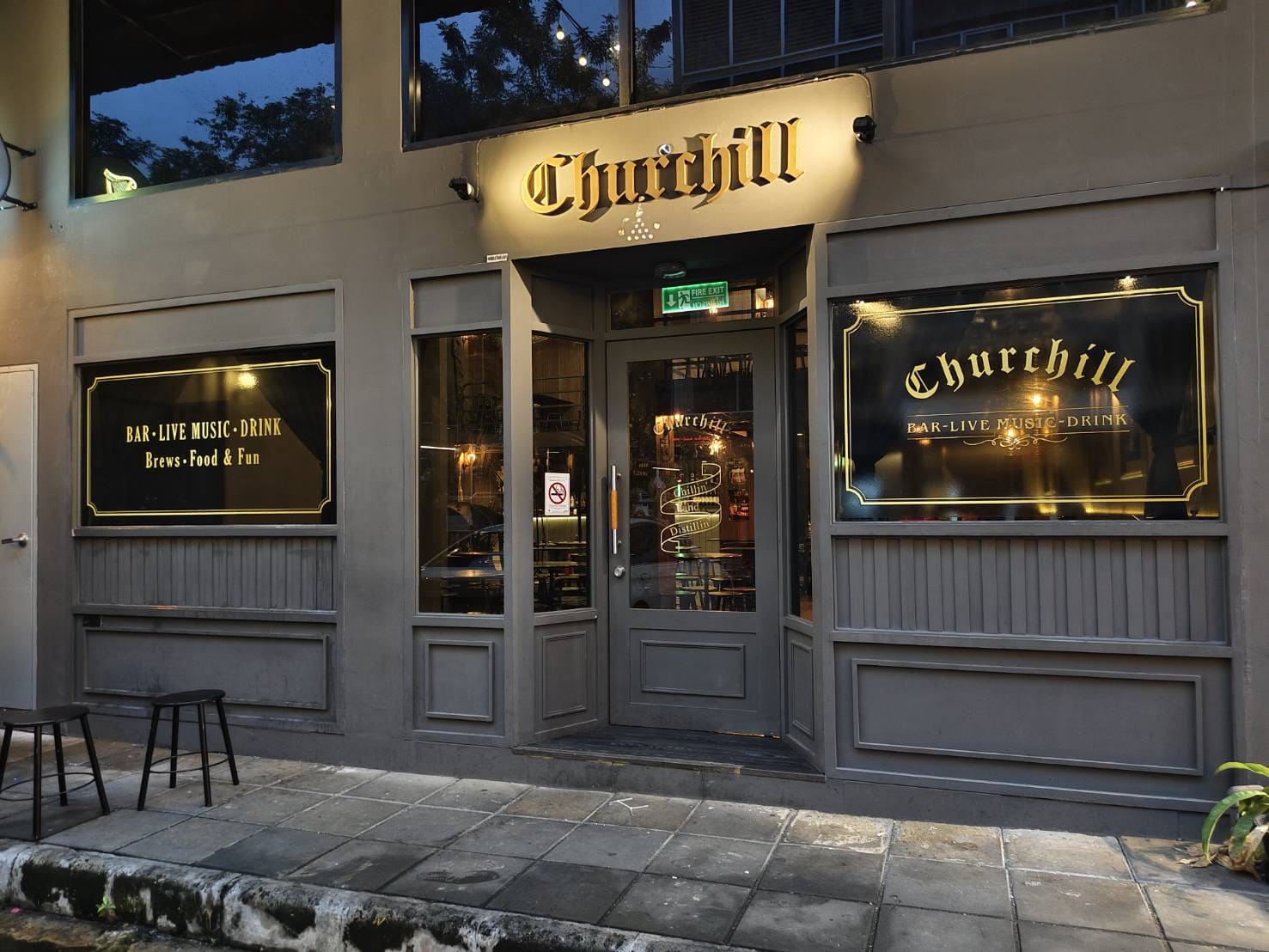 สติ๊กเกอร์ติดกระจกหน้าร้านอาหาร