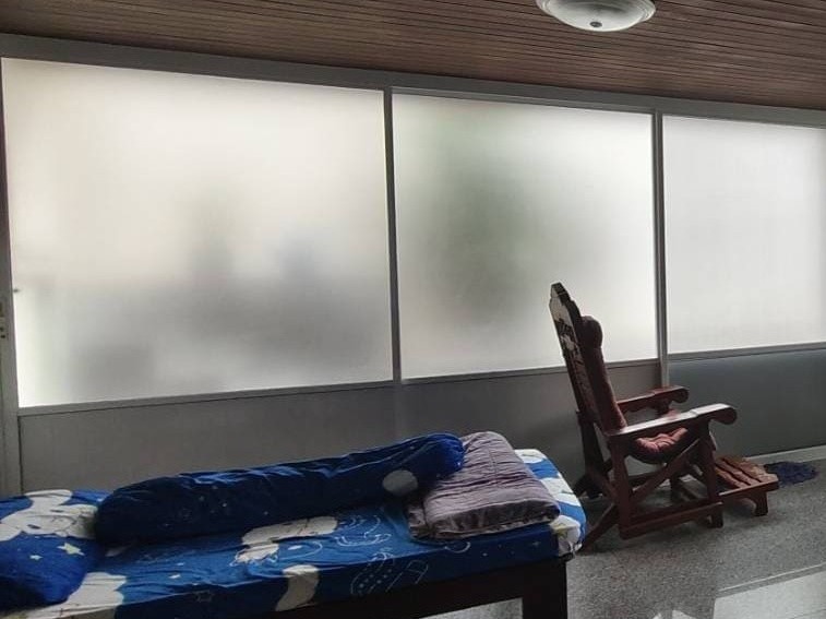 สติ๊กเกอร์ติดกระจกห้องนอน