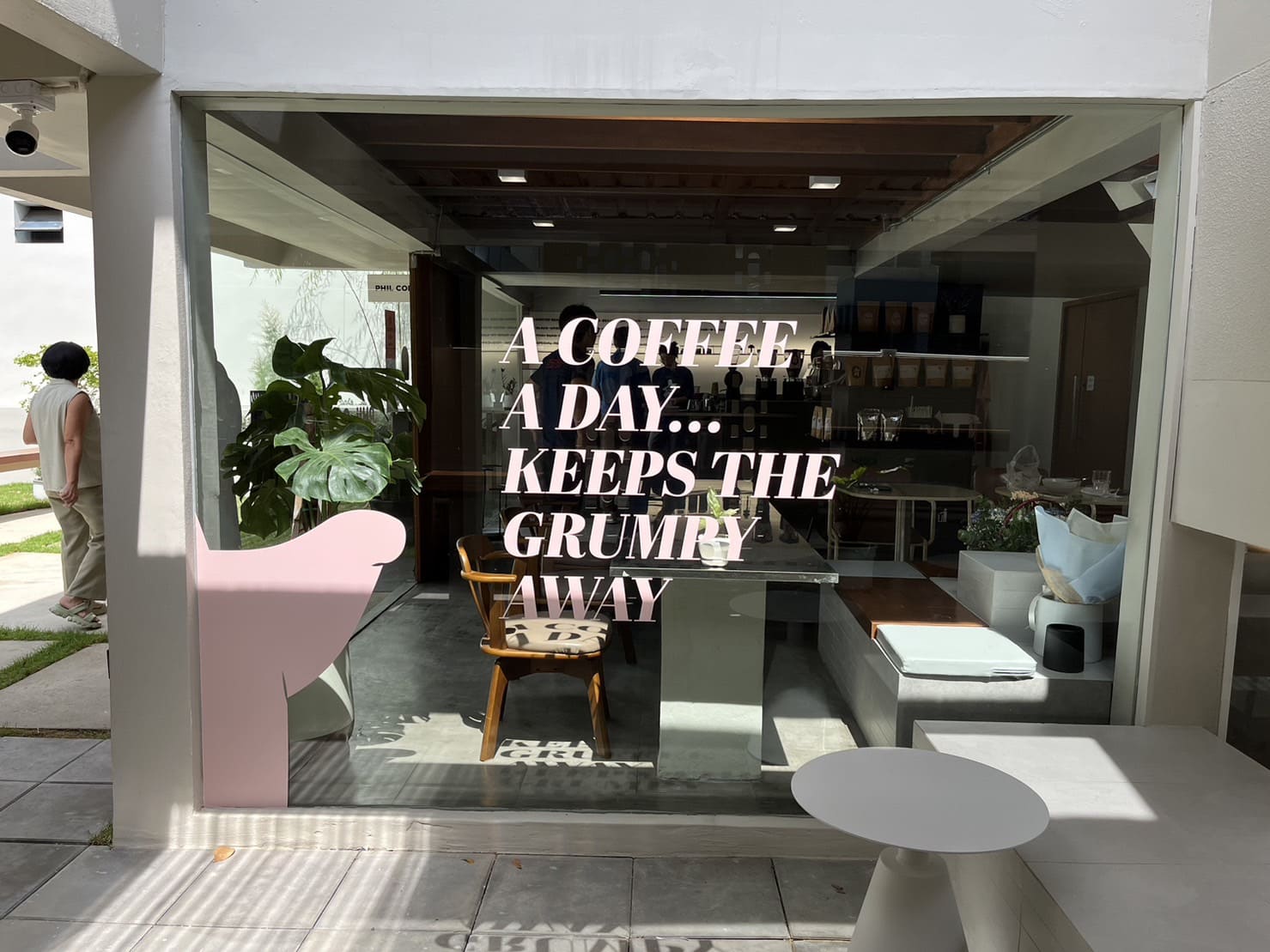 สติ๊กเกอร์ติดกระจกออฟฟิศ ติดตั้งด่วน