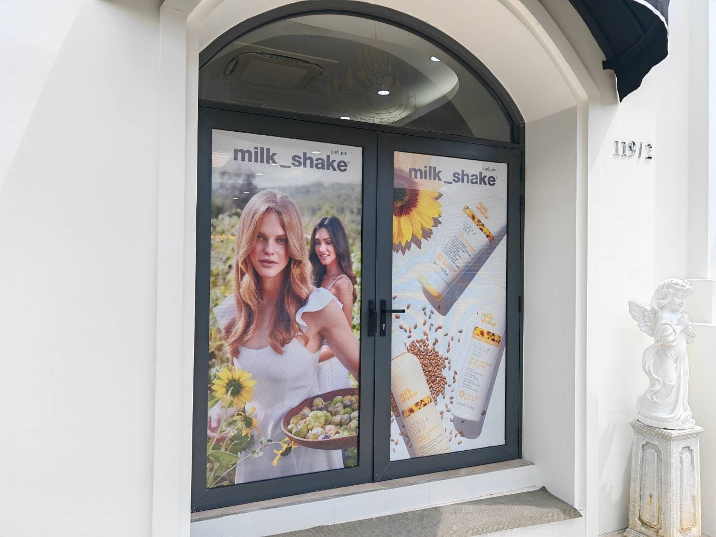 สติ๊กเกอร์ติดกระจกออฟฟิศ