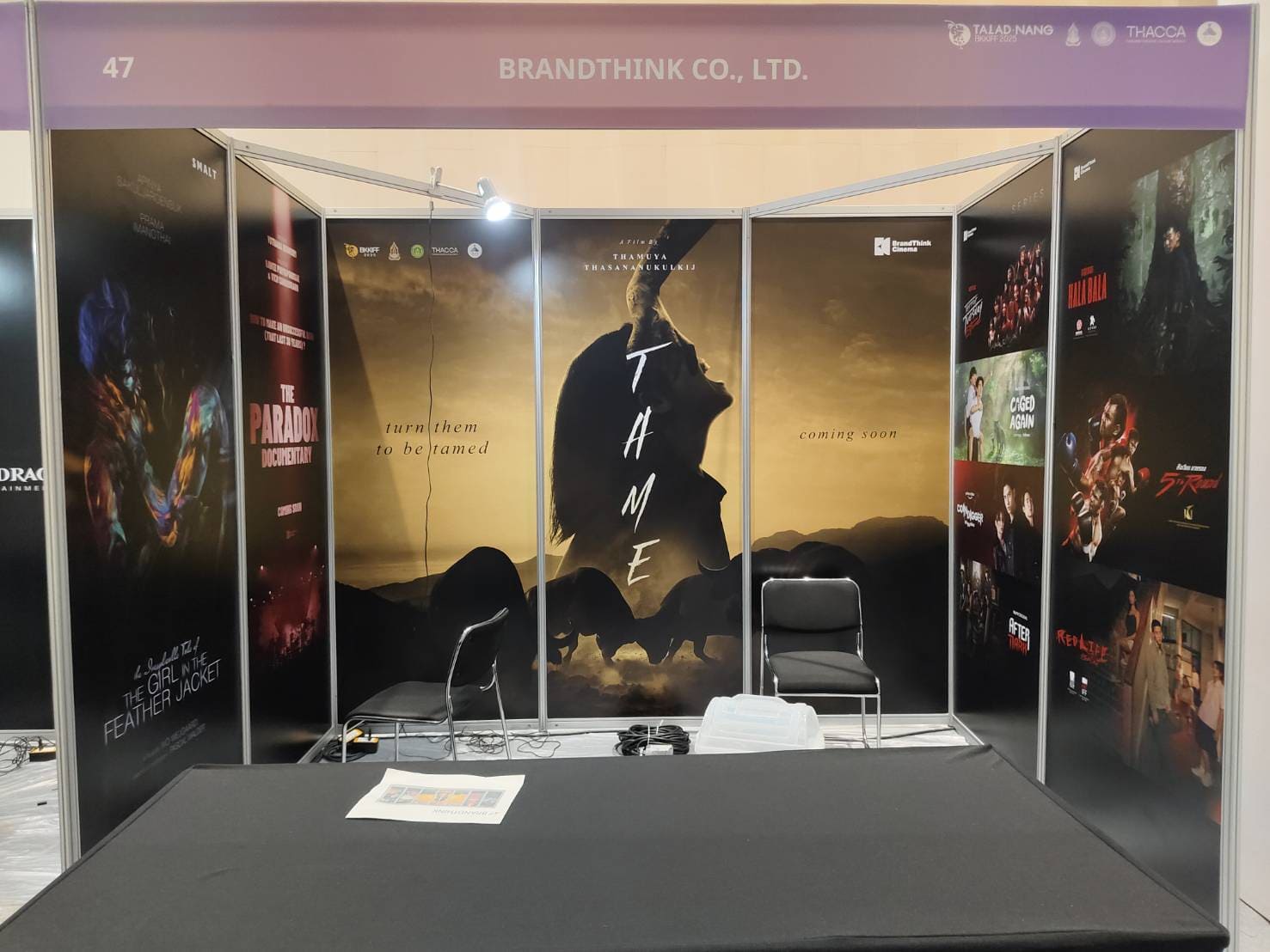 สติ๊กเกอร์ติดผนังบูธ