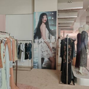 สติ๊กเกอร์ติดผนังโฆษณา