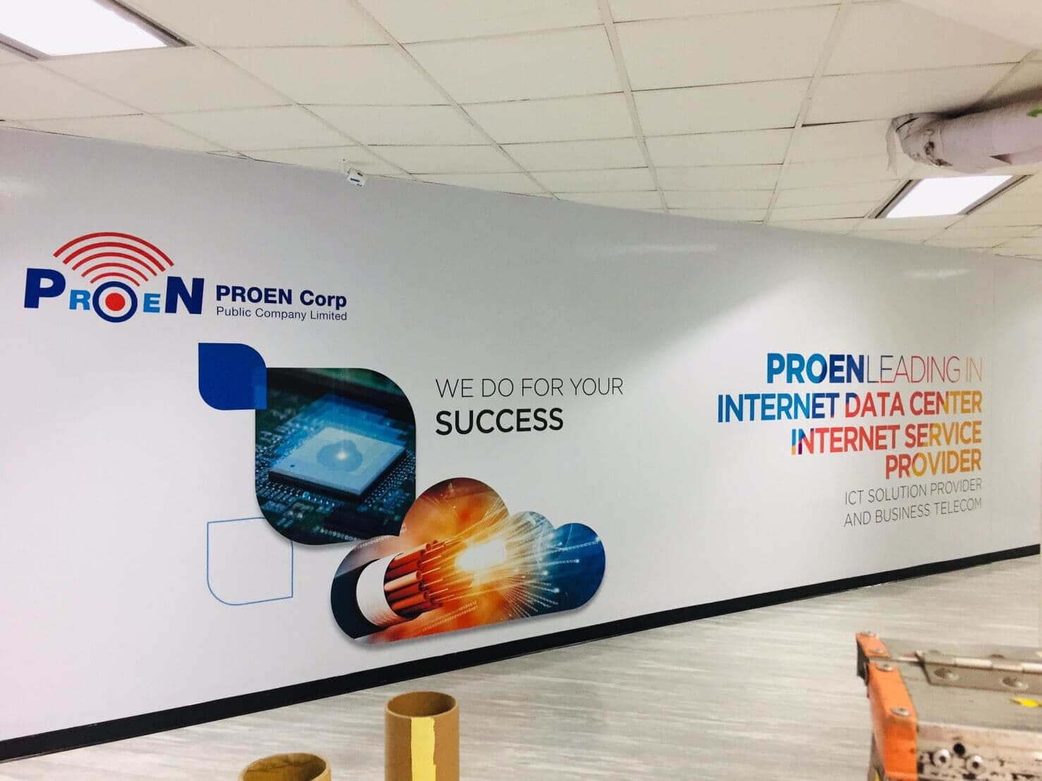 สติ๊กเกอร์โฆษณาติดผนังปูน