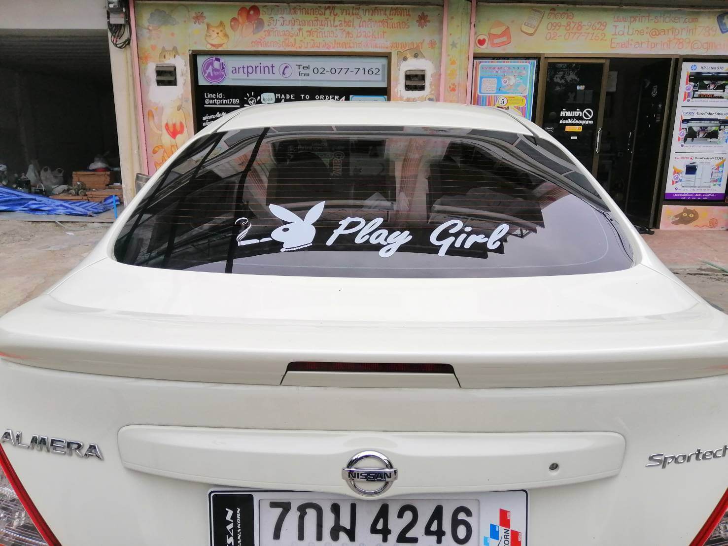 สั่งทําสติ๊กเกอร์ไดคัทติดรถ