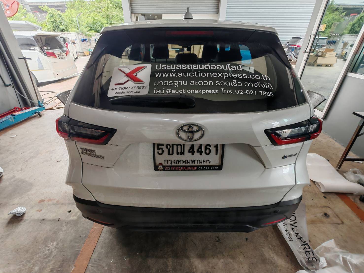 สั่งทําสติ๊กเกอร์ไดคัทติดรถ