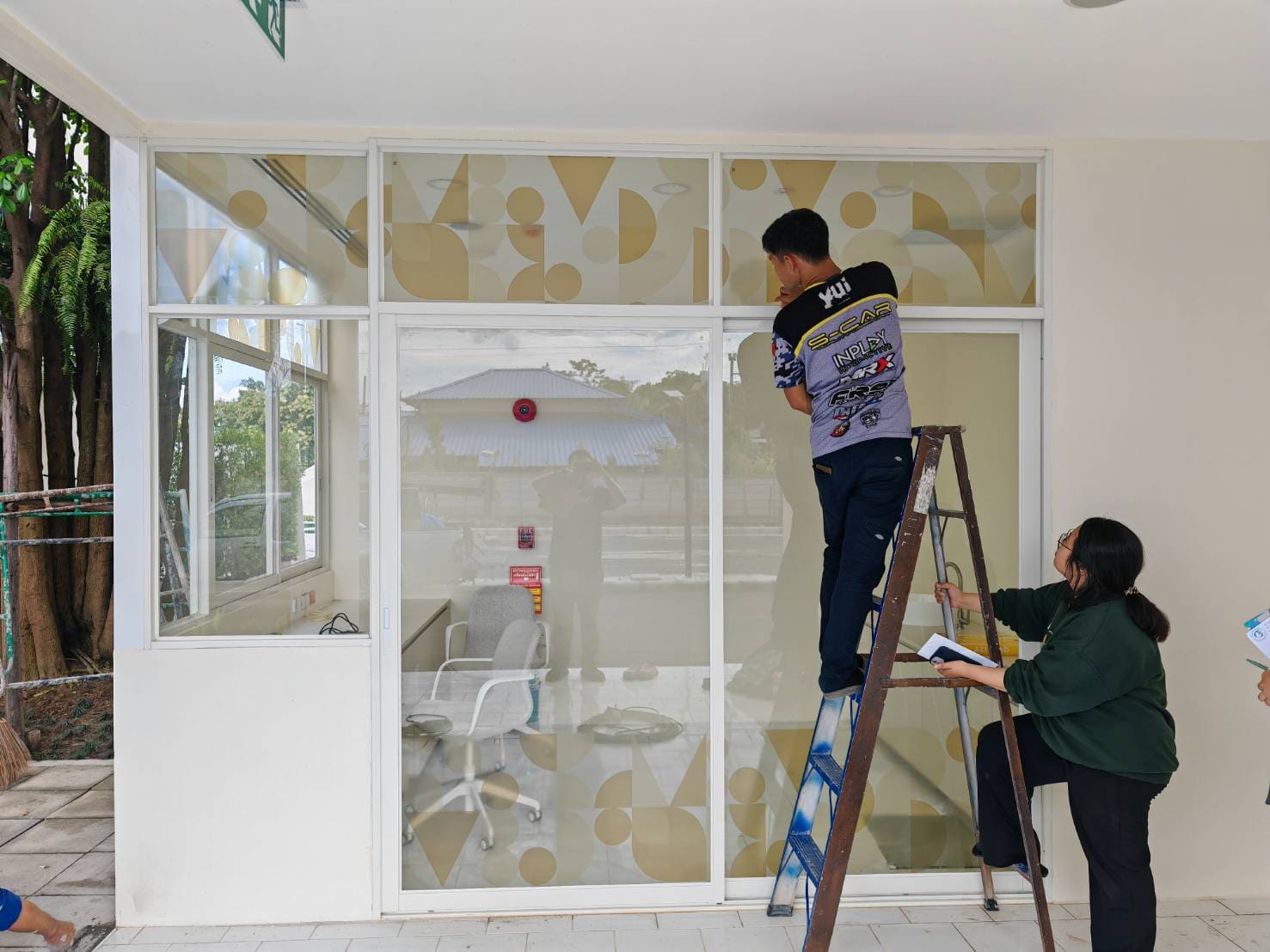 ร้านทําสติ๊กเกอร์ติดกระจก