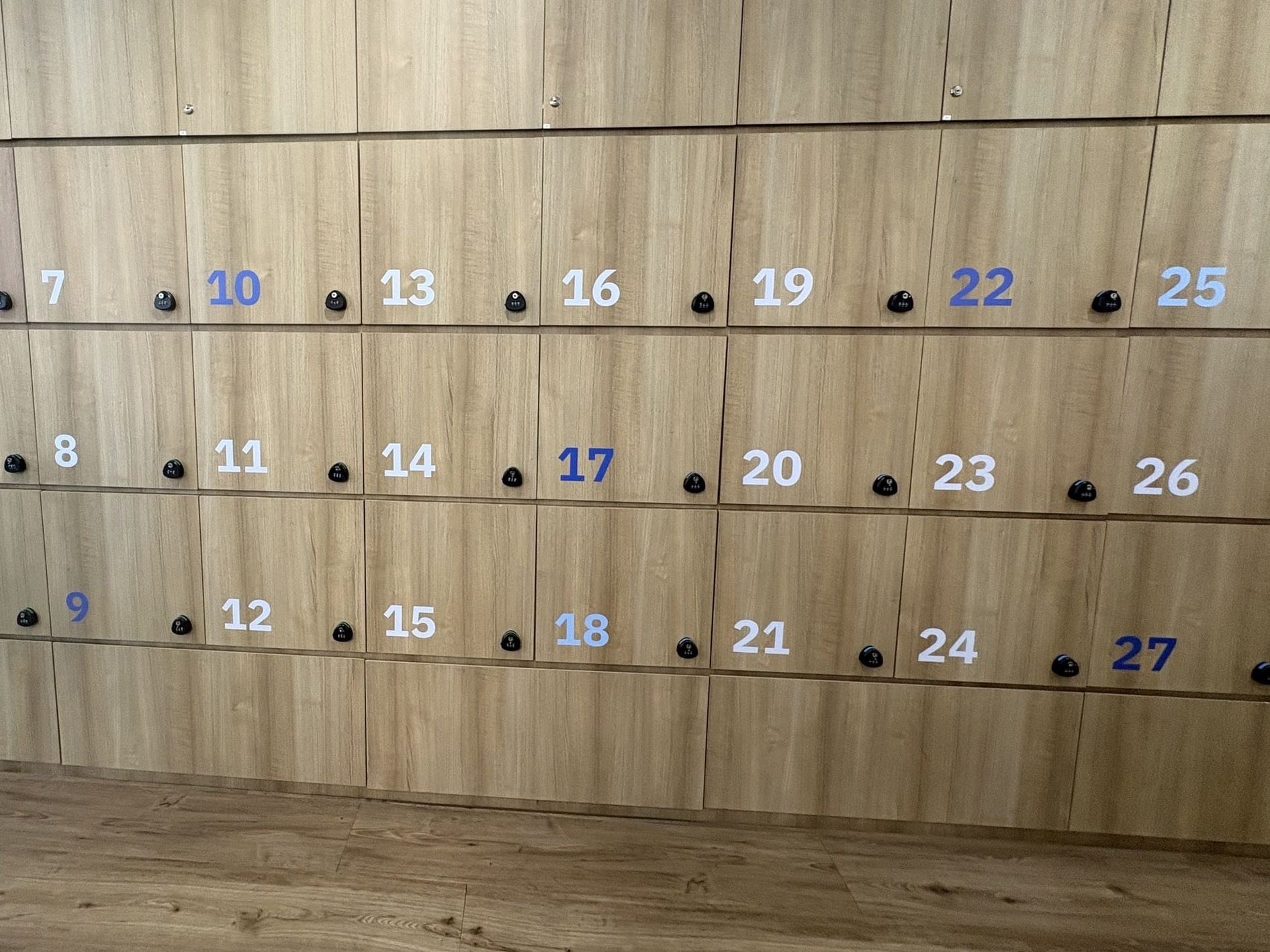 ตัดตัวเลขติดตู้ล็อคเกอร์