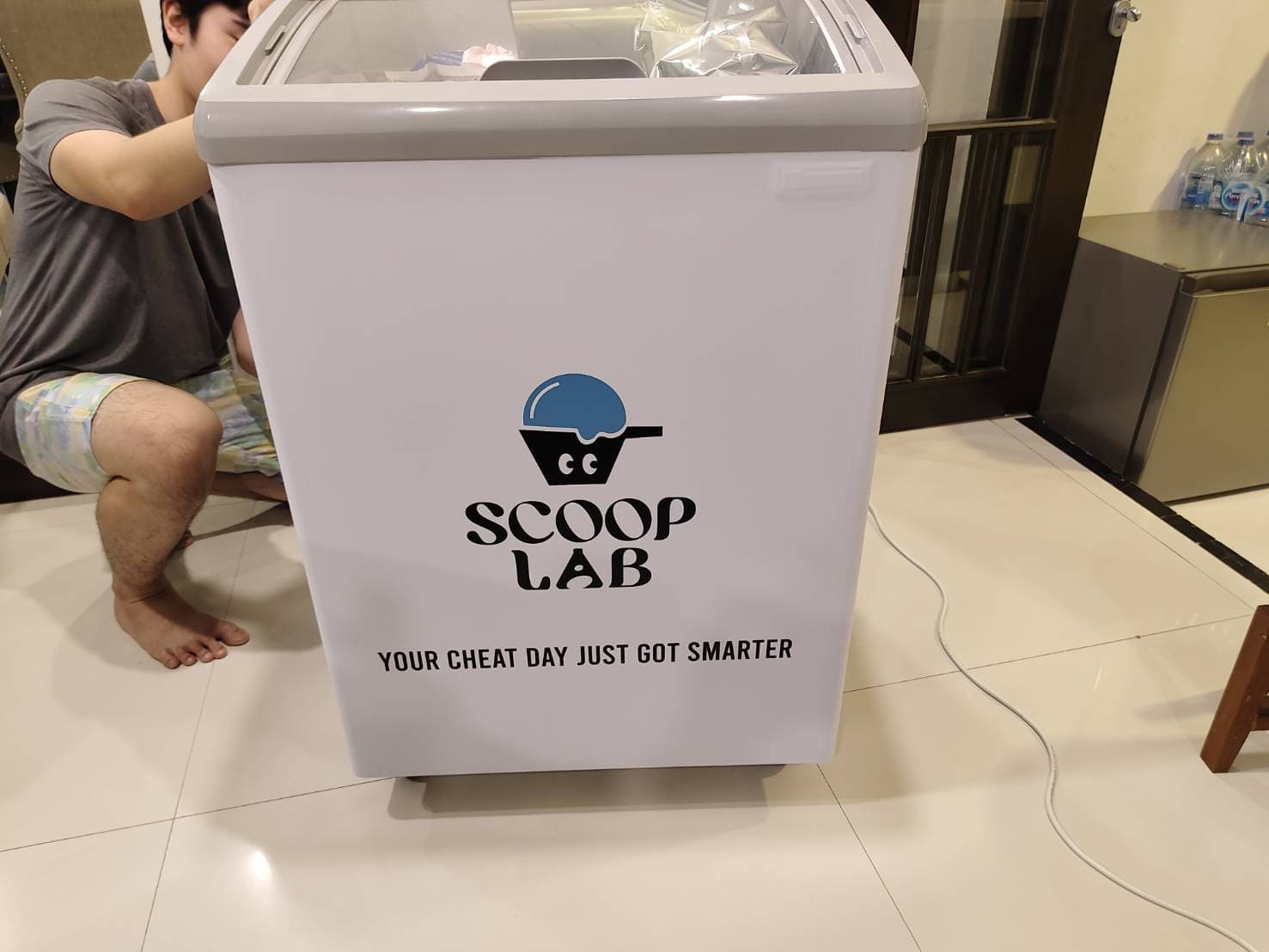 ติดตั้งสติ๊กเกอร์ตู้แช่