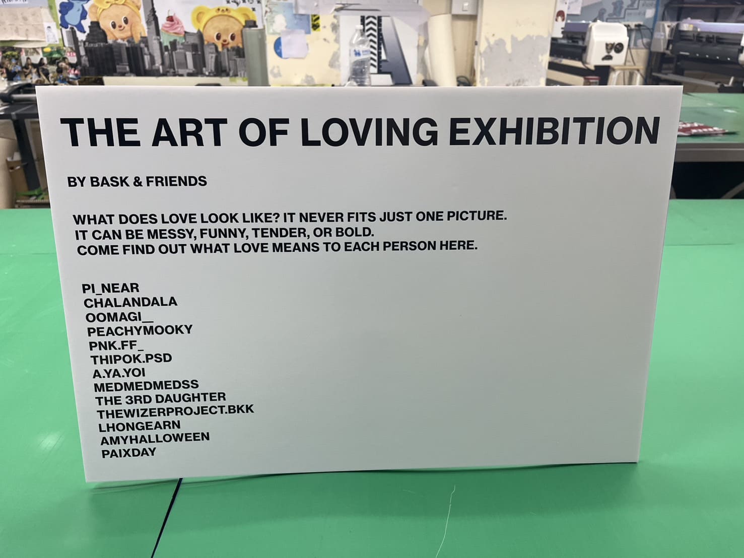 ป้ายพลาสวูดติดสติ๊กเกอร์ไดคัท