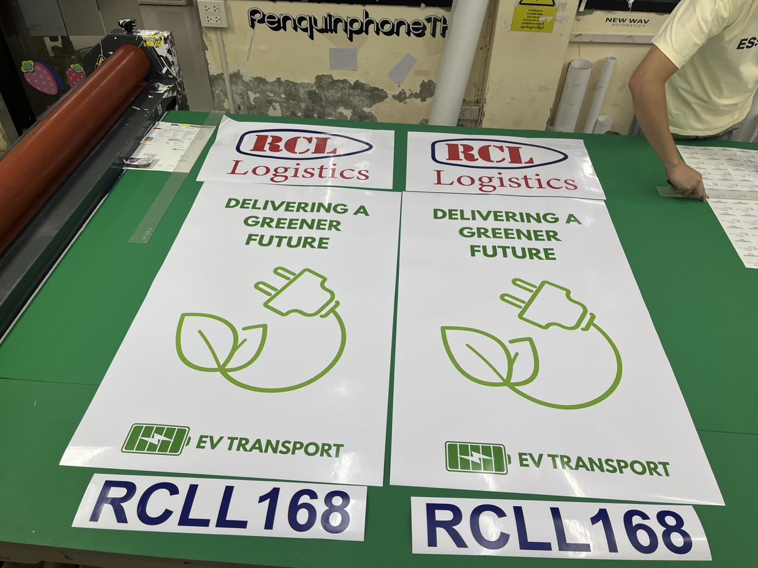 รับตัดสติ๊กเกอร์ตามแบบราคา