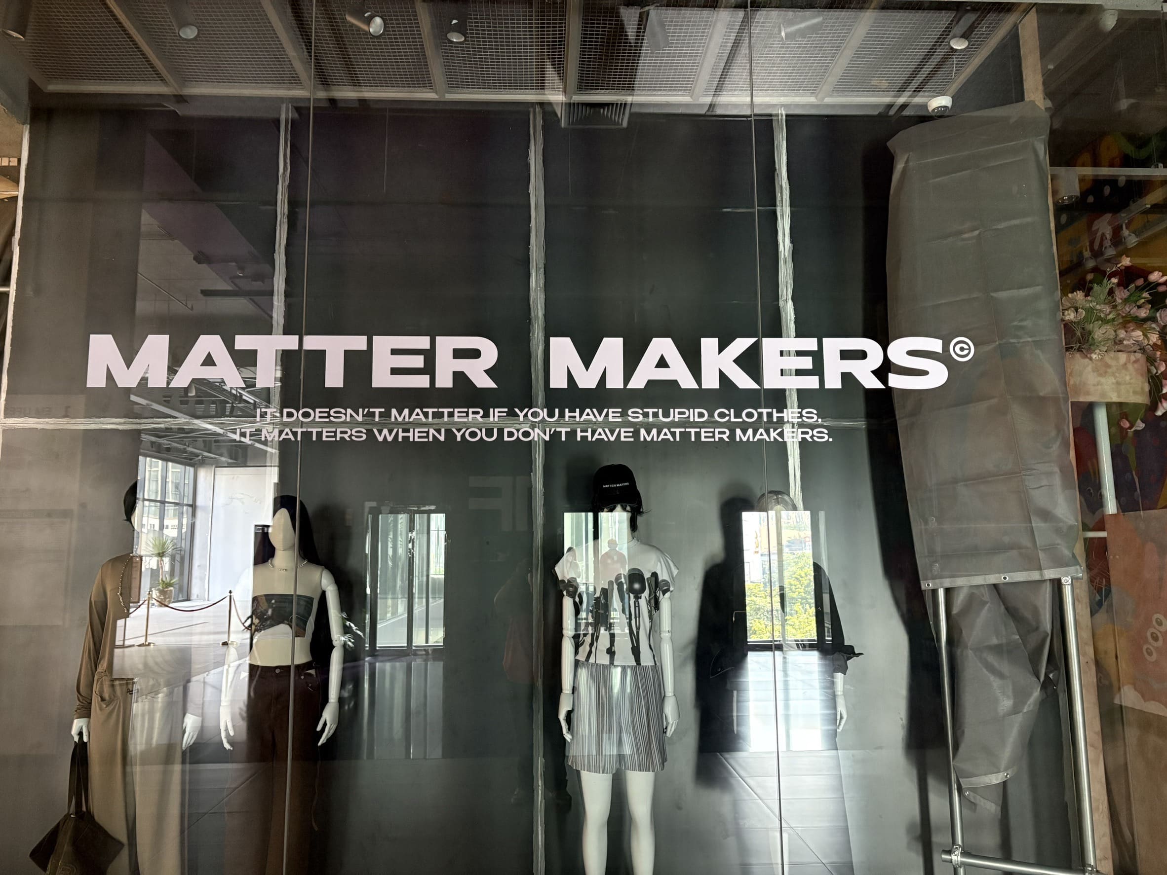 รับพิมพ์สติ๊กเกอร์ไดคัทติดกระจก