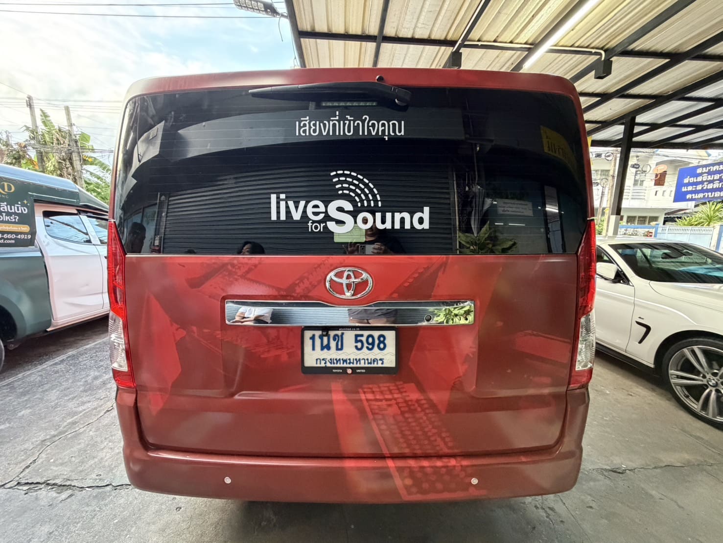 รับพิมพ์สติ๊กเกอร์ไดคัทติดกระจกรถ