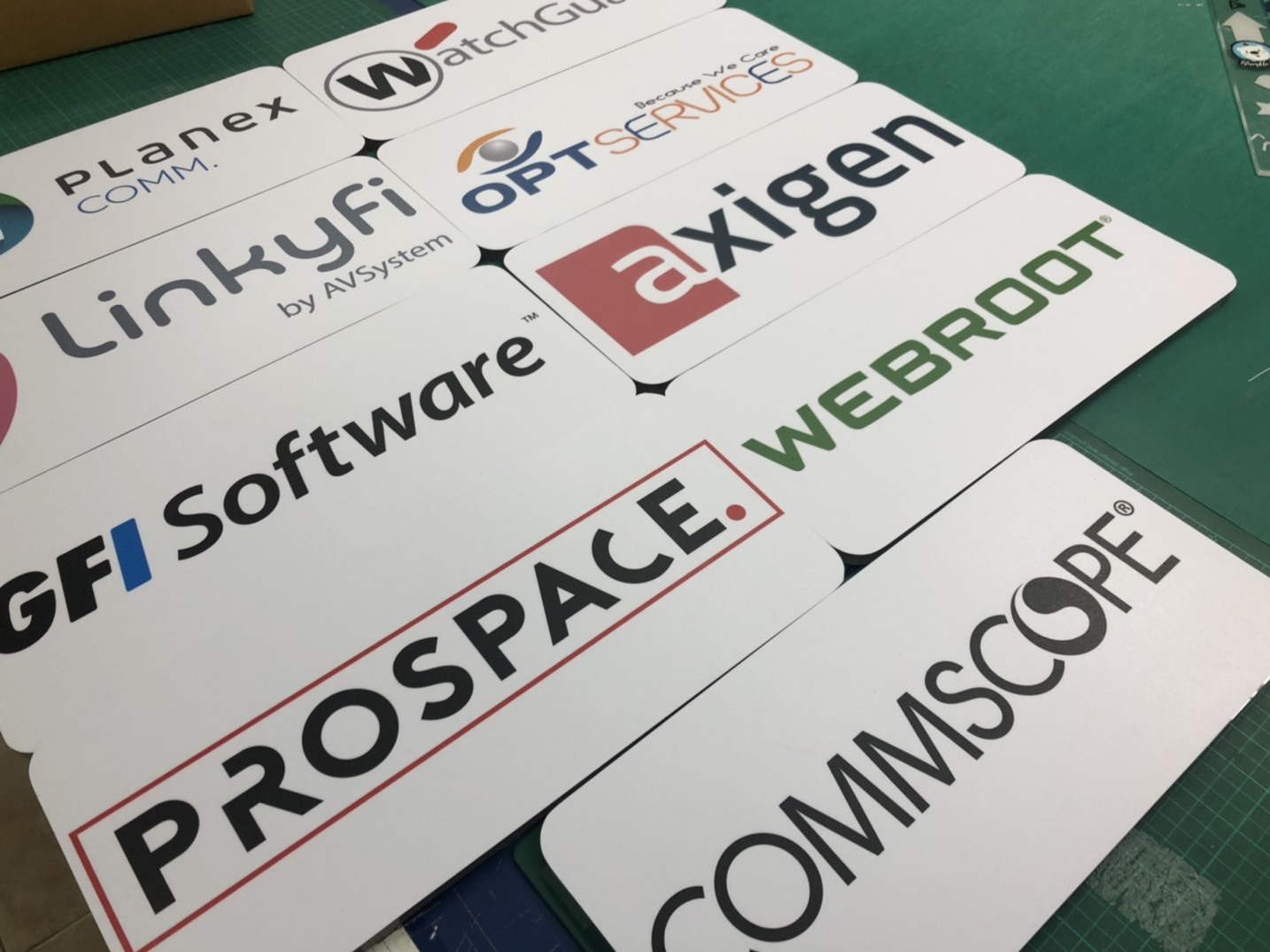 ร้านรับตัดป้ายสติ๊กเกอร์โลโก้ใกล้ฉัน 