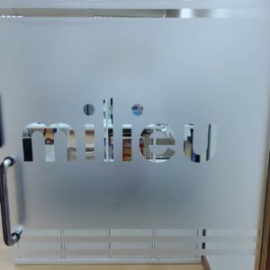 ร้านรับตัดสติ๊กเกอร์ฝ้าติดกระจก