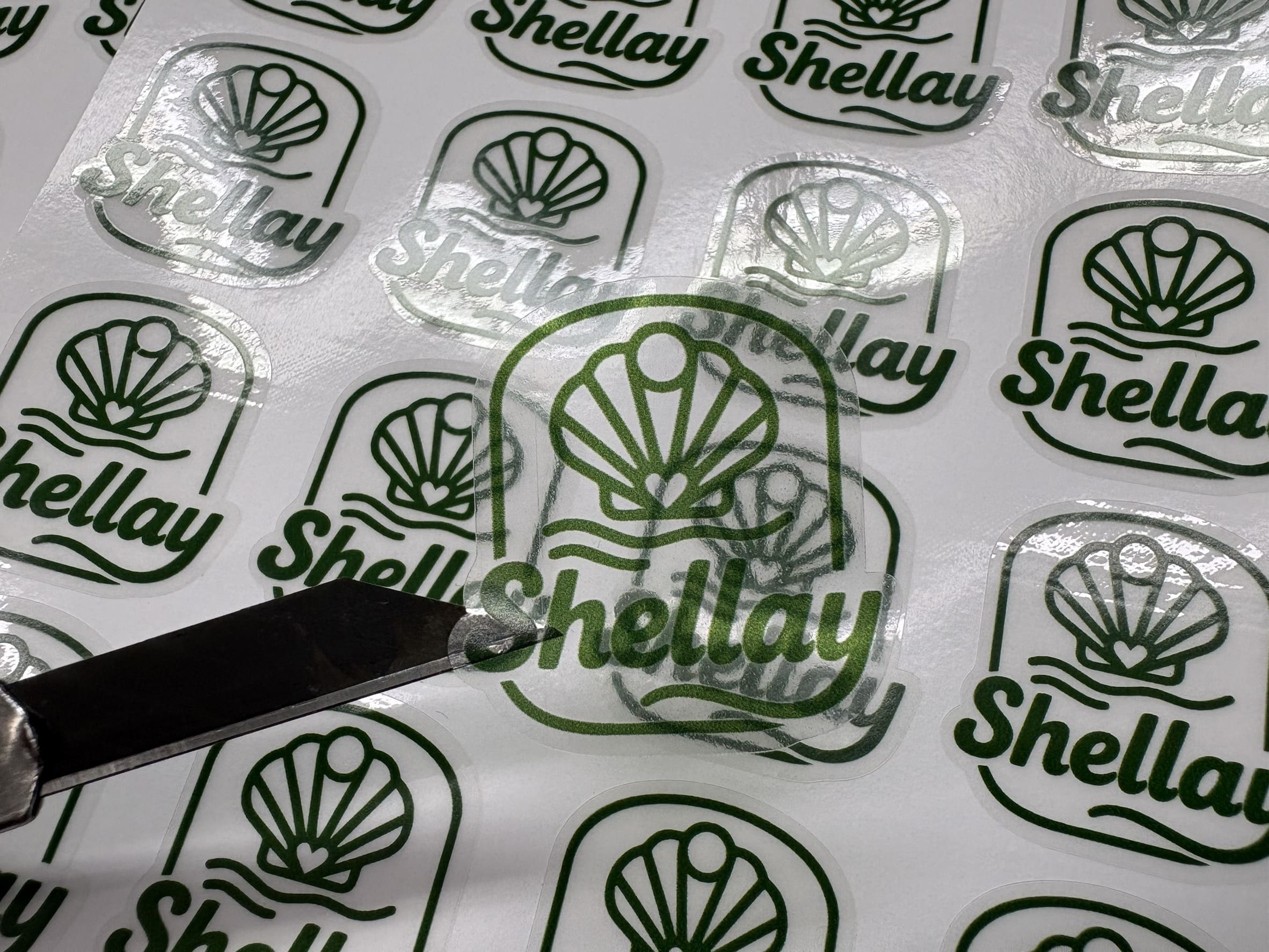 ร้านสติ๊กเกอร์ไดคัทโลโก้ใส