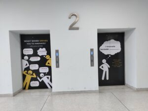 สติ๊กเกอร์ติดลิฟท์