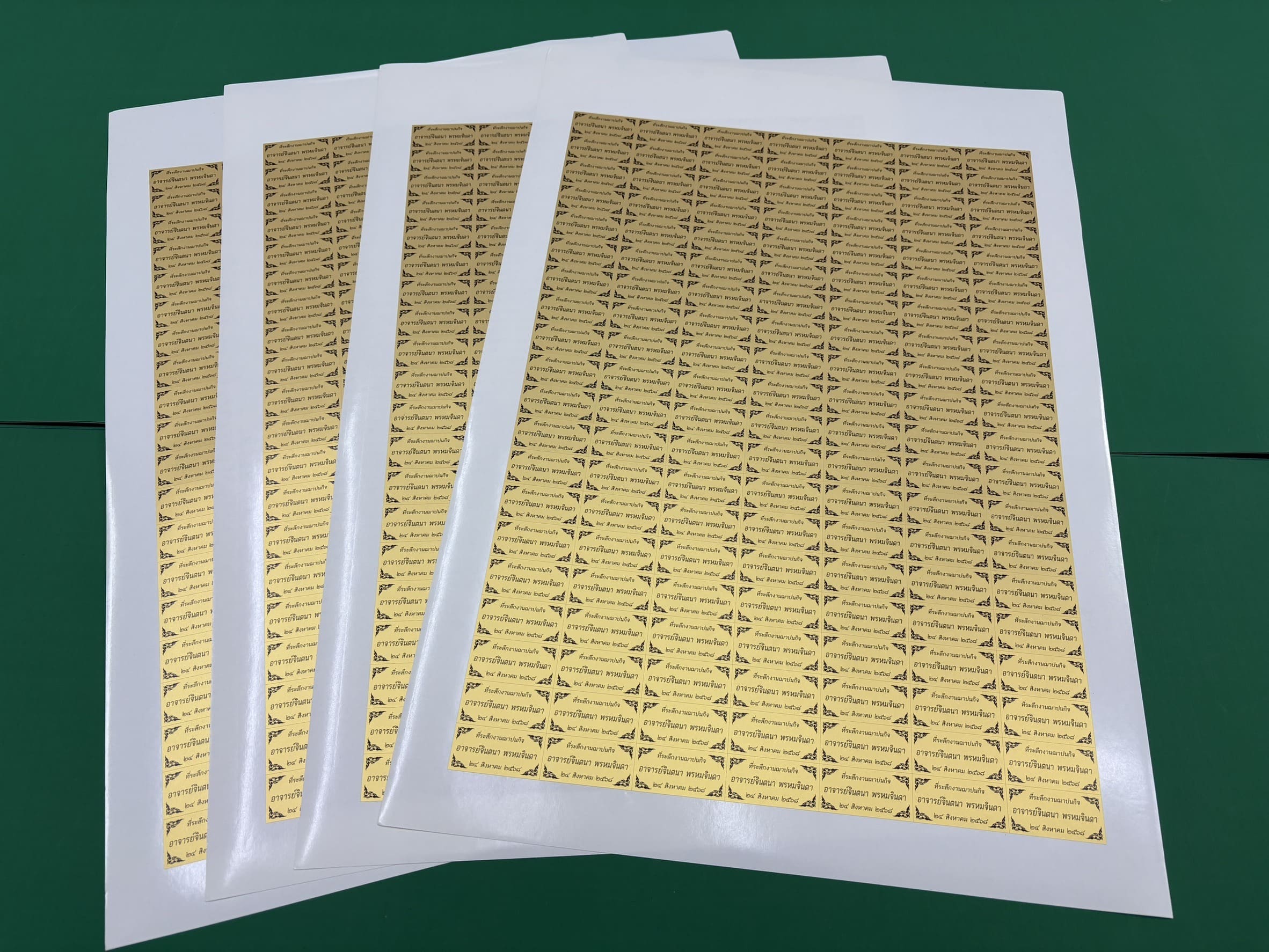 สติ๊กเกอร์ของชำร่วยงานศพสีทอง