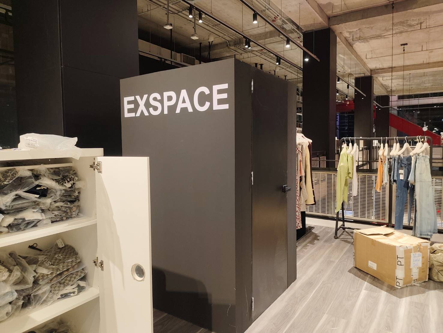 สติ๊กเกอร์ติดตู้ล็อคเกอร์ขนาดใหญ่