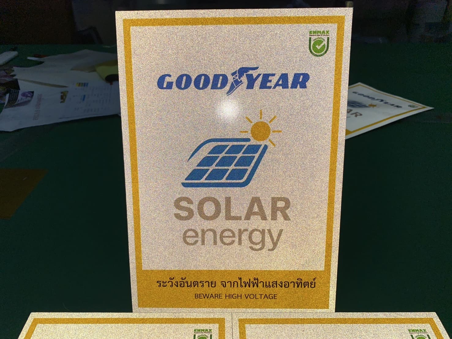 สติ๊กเกอร์ติดตู้เหล็ก สะท้อนแสง