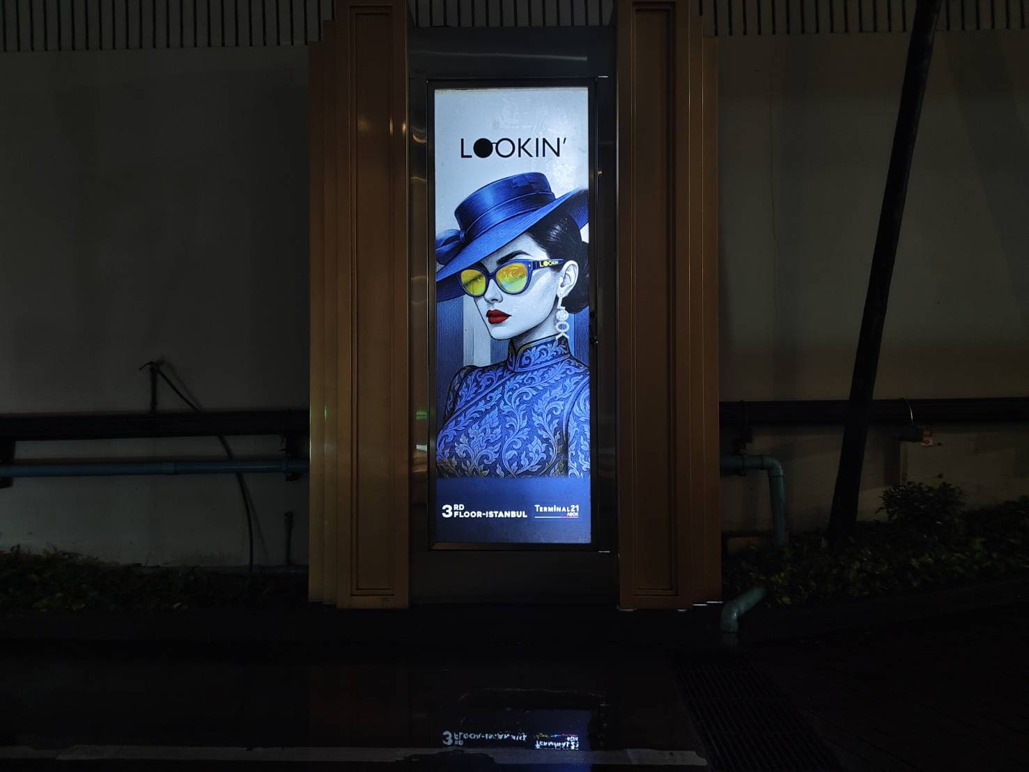 สติ๊กเกอร์ติดตู้ไฟเรืองแสง