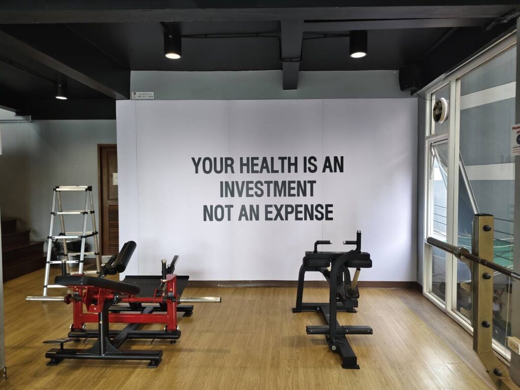 รับพิมพ์สติ๊กเกอร์ติดปูน